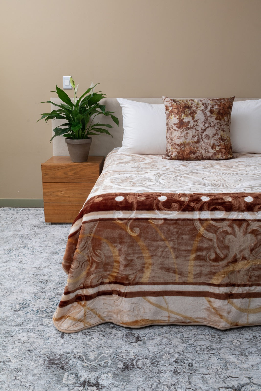 Multiple color options for Amigo mink blankets