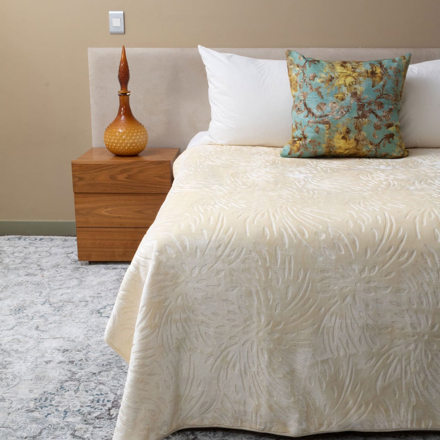 Soft 100% polyester Amigo mink blanket