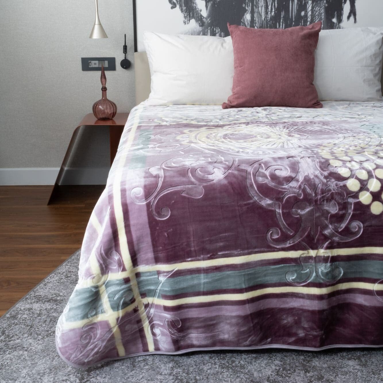 100% polyester cozy faux mink blanket, soft and warm.