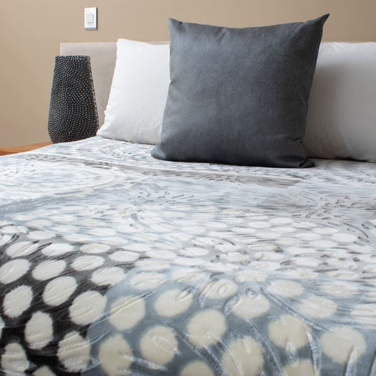 Soft and luxurious cozy faux mink queen-size blanket