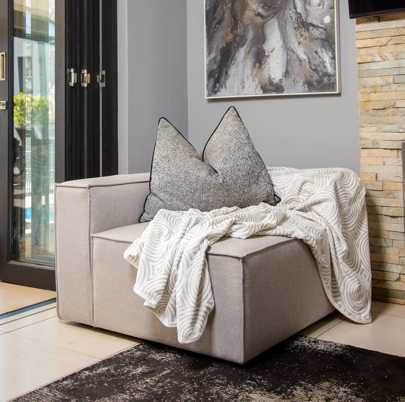 Plush Luxury Throw Blanket, perfect gift for family nights and cozy moments