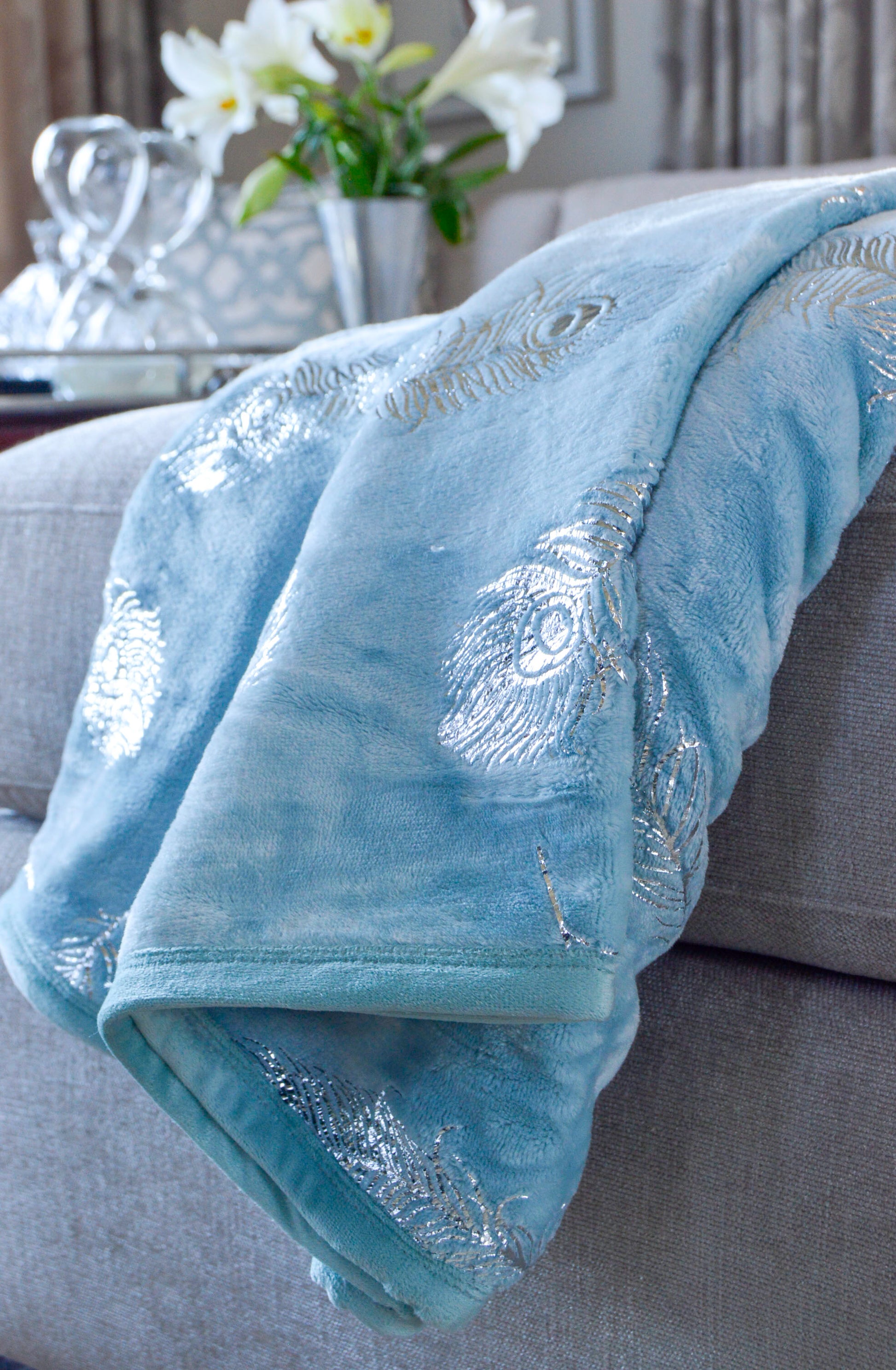 Plush Luxury Throw Blanket for ultimate relaxation, soft and warm comfort