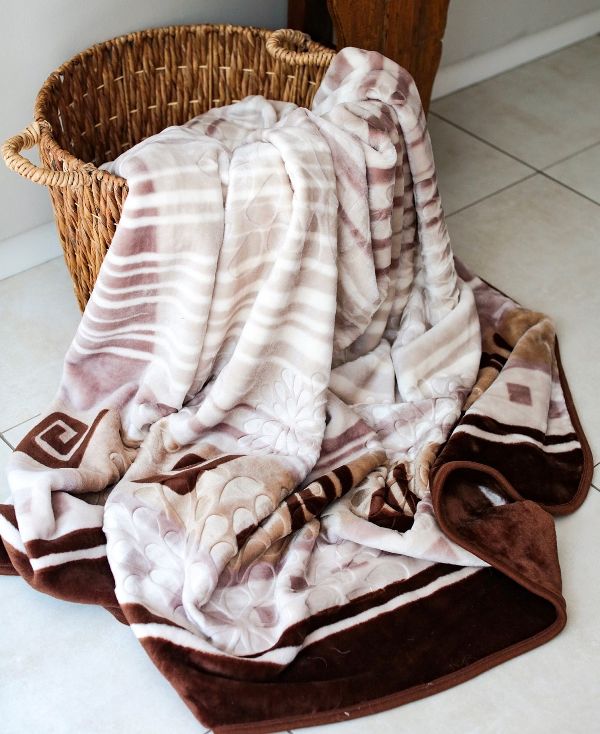 Grey Amigo mink blanket with elegant design