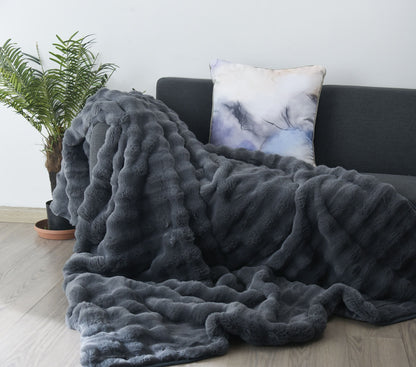 Luxurious Cleopatra Faux Fur Blanket in queen/king size