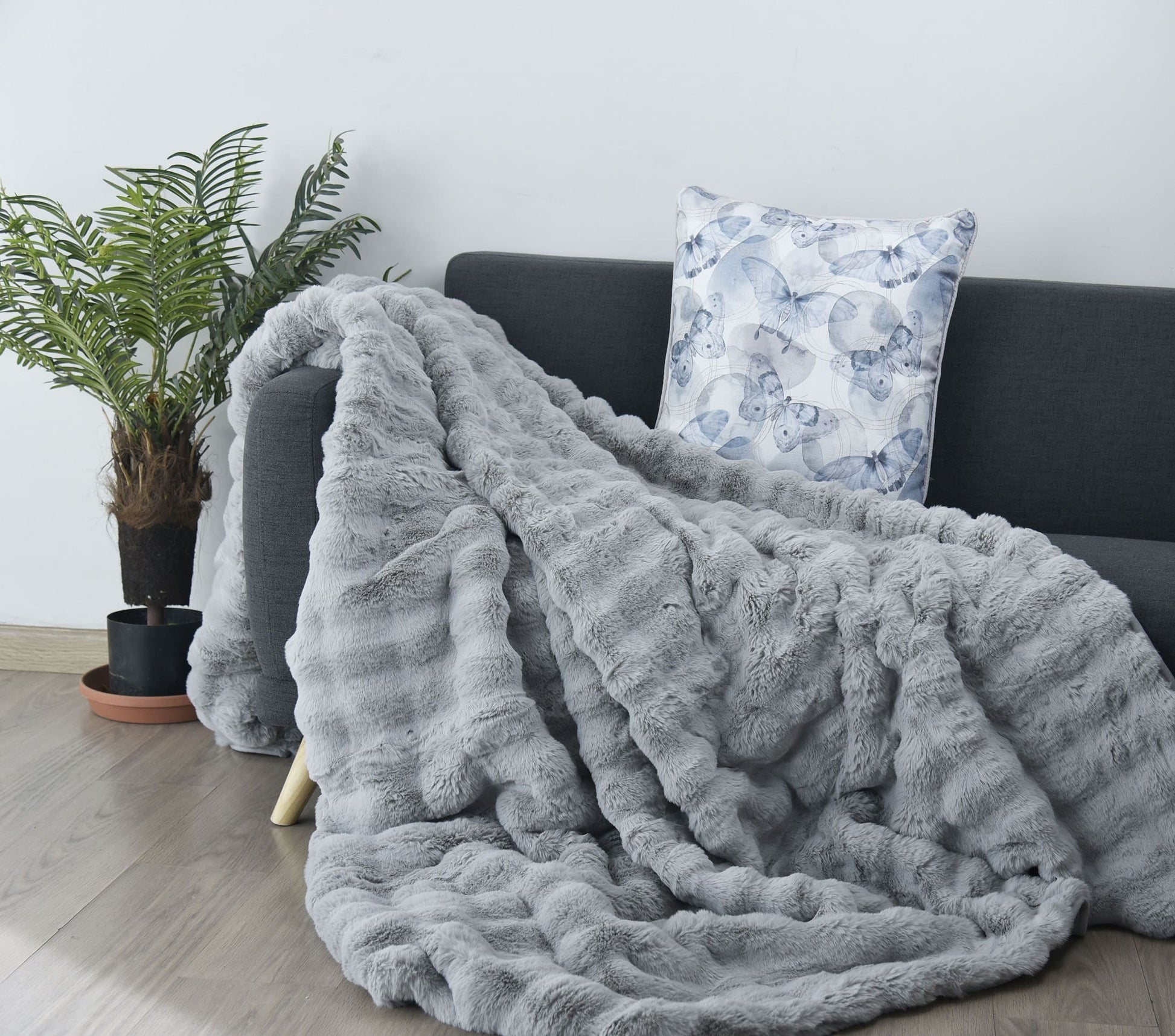 Elegant Cleopatra Faux Fur Blanket Queen/King Size for home décor