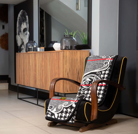 Front view of Sesli Basotho African Blanket showcasing design